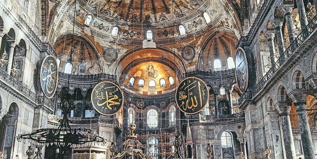 Çılgına döndüler! Ayasofya'daki Fetih Suresi tilavetini canlı olarak yayınladılar