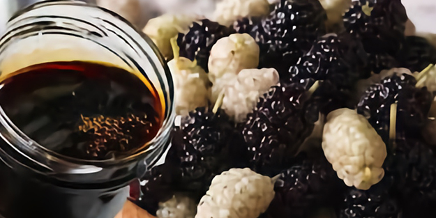 Cilt problemlerine birebir! Pekmezin bu faydalarını duyunca sofranızdan eksik etmeyeceksiniz