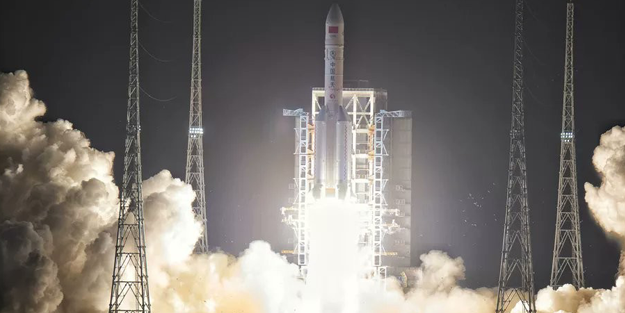 Ay'dan örnek toplayacak! İnsansız hava aracı yola çıktı