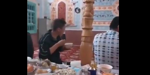 Çin Doğu Türkistan'daki camileri eğlence merkezlerine çevirdi!