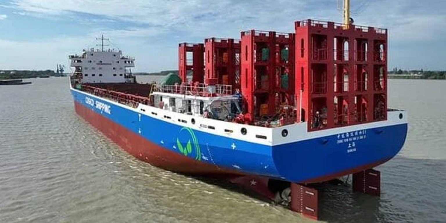 Çin, en büyük elektrikli gemisini denize indirdi