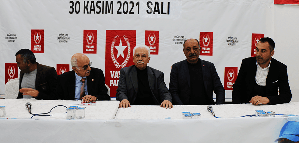 Çin hayranı Doğu Perinçek’e Doğu Türkistan protestosu!