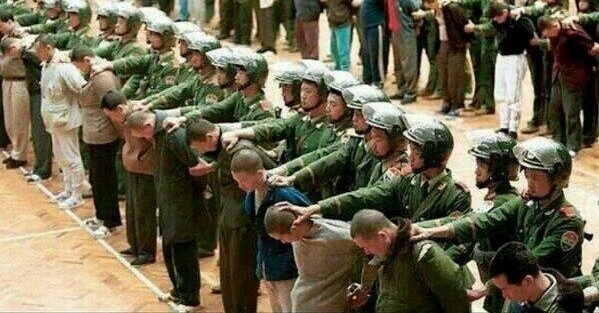 Çin yönetimi kuran kursunu bastı: 300 öğrenci tutuklandı!