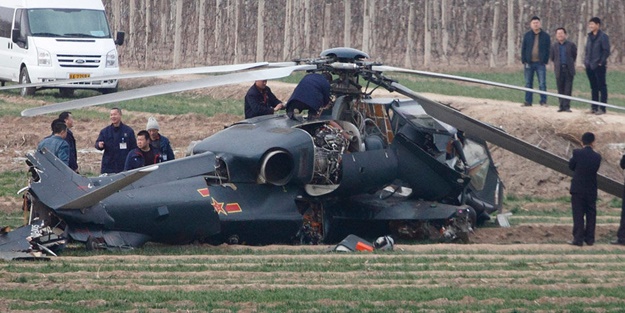 Çin ordusuna ait helikopter düştü