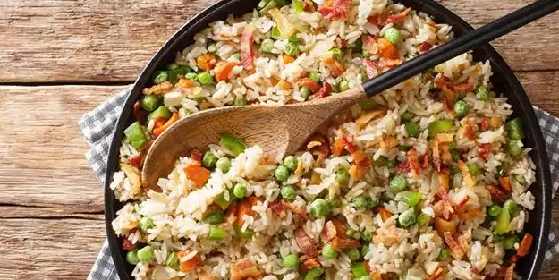 Çin pilavı: bizim baş tacımız olmuş meğerse! Ünlü aşçıdan sebzeli olanı: dikkat edilmesi gereken nokta