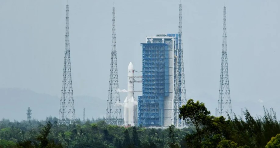 Çin roketi Ay'ın karanlık yüzeyine fırlatıldı! 53 gün sürecek yolculuk