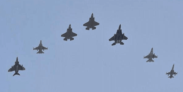 Çin sabaha karşı duyurdu: Savaş uçakları peş peşe havalandı