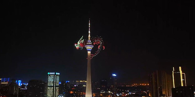 Çin semalarında dev ejderha! Görenler telefona sarıldı