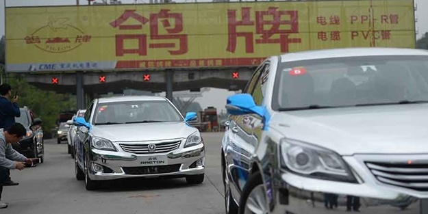 Çin sürücüsüz otomobilleri yasakladı