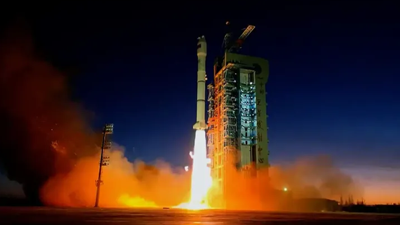 Çin uzaya internet test uydusu gönderdi