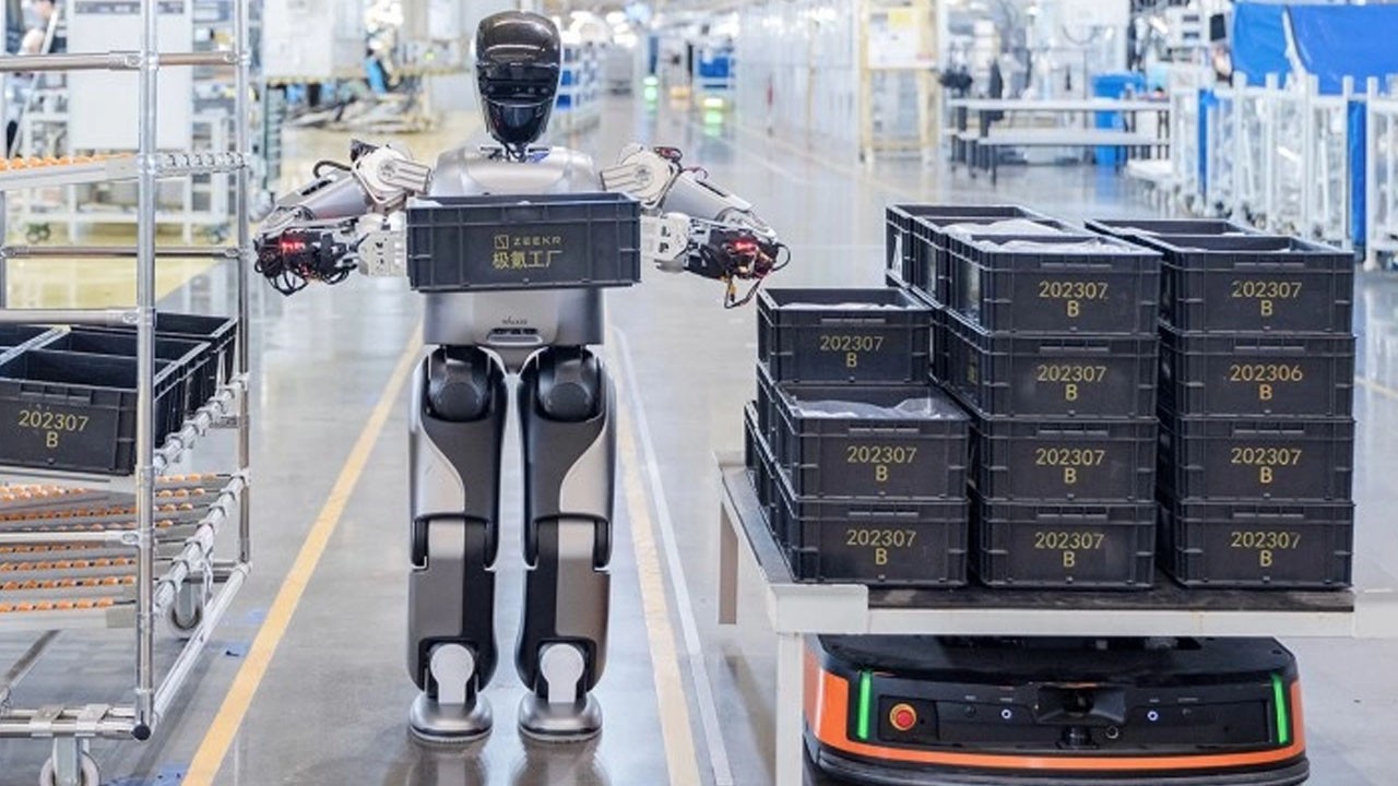 Çin'den büyük hamle: Yapay zeka destekli insansı robotlarda seri üretime geçiyor