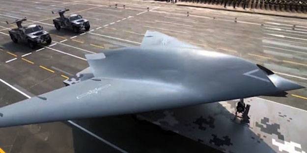 Çin yeni savaş makinesini tanıttı! ABD'ye karşı gövde gösterisi