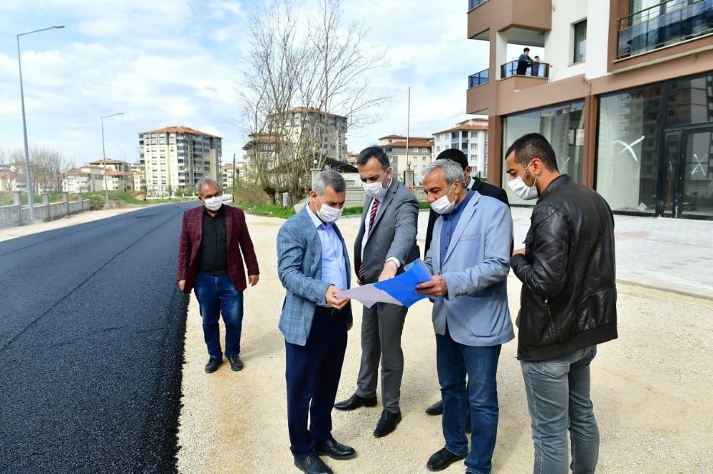 Çınar asfalt çalışmasını yerinde inceledi 