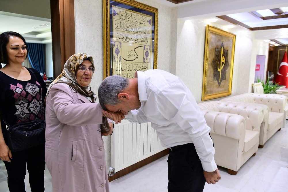 Çınar’a ilkokul öğretmeninden duygulandıran ziyaret 