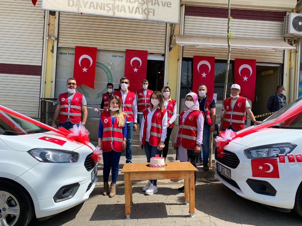 Çınar’da sokağa çıkamayan çocukların doğum günleri kutlandı 