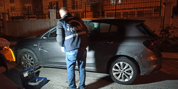 Cinayet sanığı kovalamaca sonucu yakalandı, saklandığı evden uyuşturucu çıktı