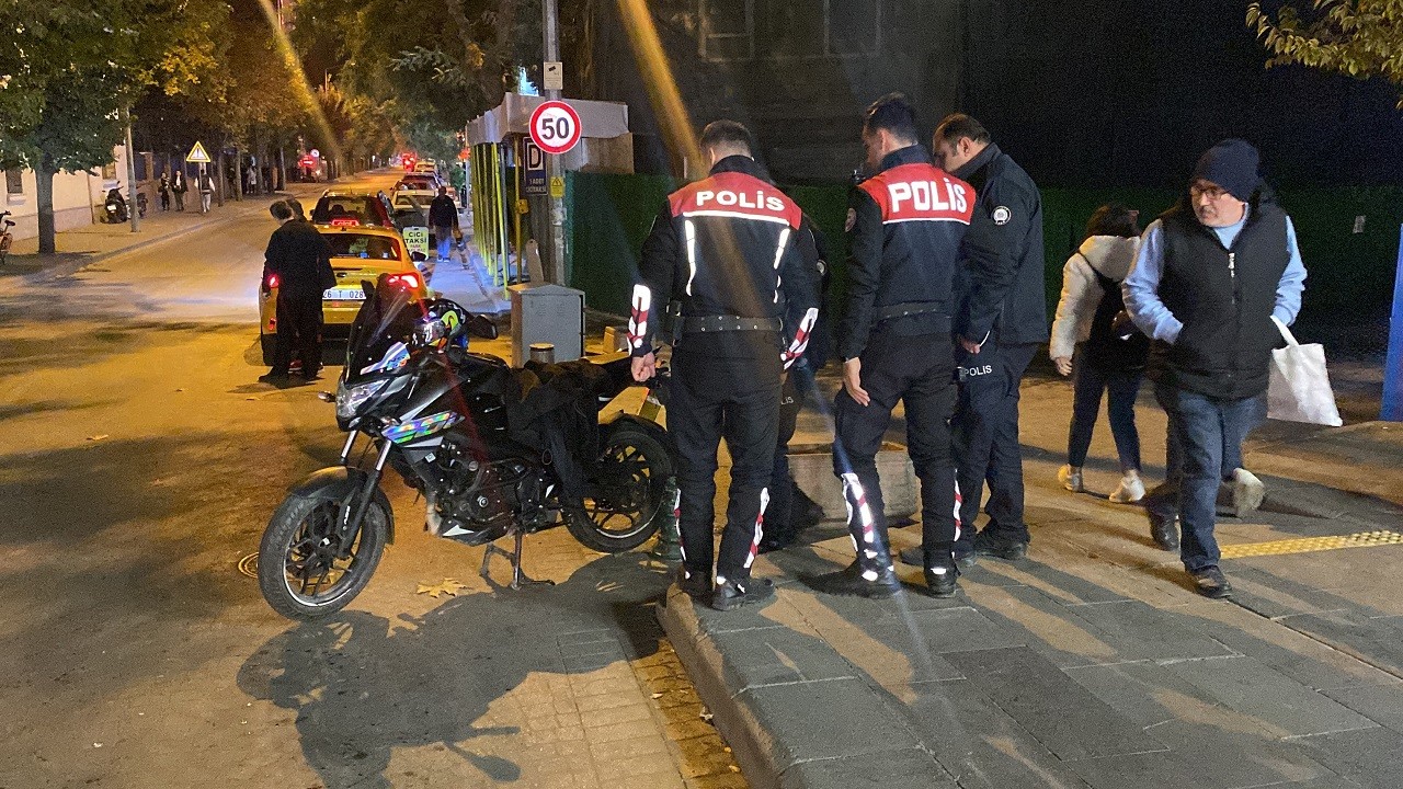 Cinayete ramak kaldı: Cadde ortasında defalarca bıçaklandı