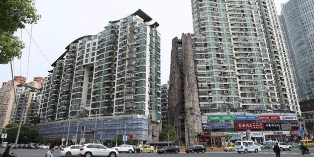 Çin'de dağ görünümlü bina!