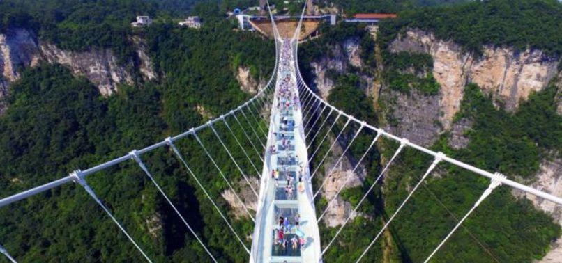 Çinde dünyanın en yüksek cam köprüsü iki haftada kapandı