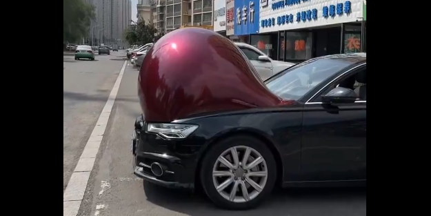 Çin'de inanılmaz anlar! Araçlar bir bir şişmeye başladı