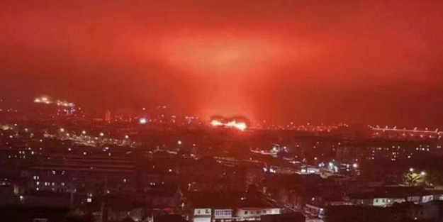Çin'de 'Kıyamet' korkusu yaşatan olay: Çin’de gökyüzü kırmızıya büründü!