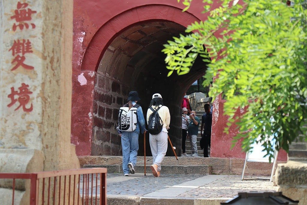 Çin’de “komando gezi” modası: Günde 30 bin adım, 48 saat uykusuzluk!