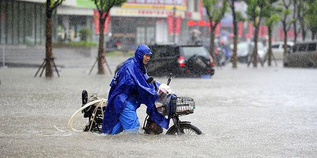 Çin'de şiddetli yağışlar ölüm getirdi! Kayıp kişiler aranıyor