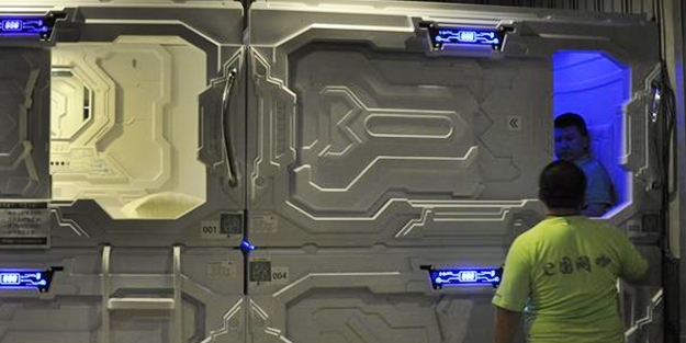 Çin'de sıra dışı uygulama, uyku kapsülünde uyuyorlar!