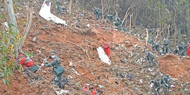 Çin'de yolcu uçağı düşmüştü! Pilotla ilgili şok iddia