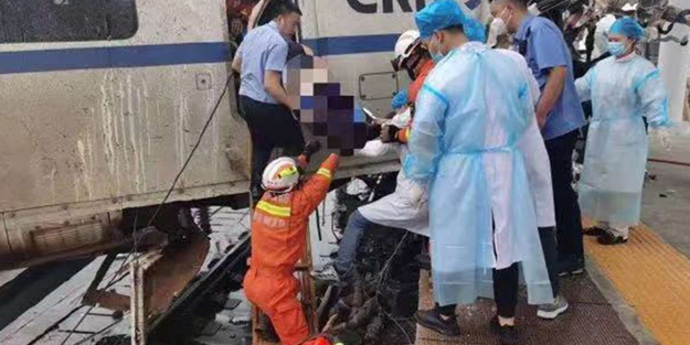 Çin'de yüksek hızlı tren raydan çıktı, felaket yaşandı!