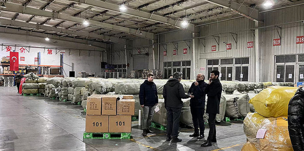 Çin'den ilk deprem yardımı sevkiyatı yola çıktı! Dikkat çeken battaniye ve binlerce yardım edildi