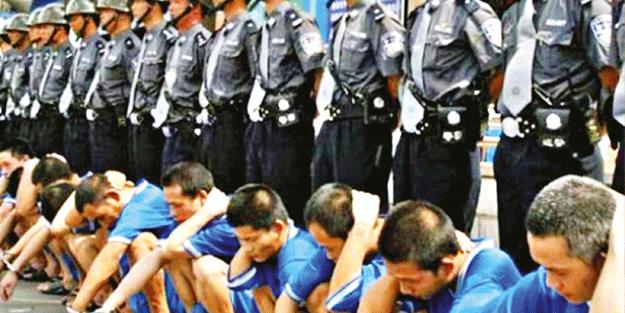 Çin’den Uygurlara Nazi fişlemesi