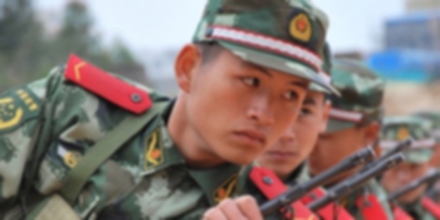 Çin'in askerini alıkoydular!