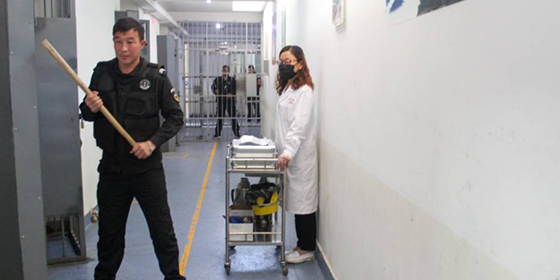 Çin'in Doğu Türkistanlılara uyguladığı işkenceye dair fotoğraflar sızdırıldı!