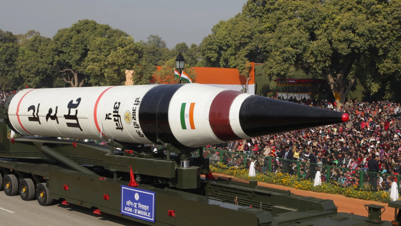 Çin’in içlerine kadar ulaşabilen nükleer başlıklı füze test edildi