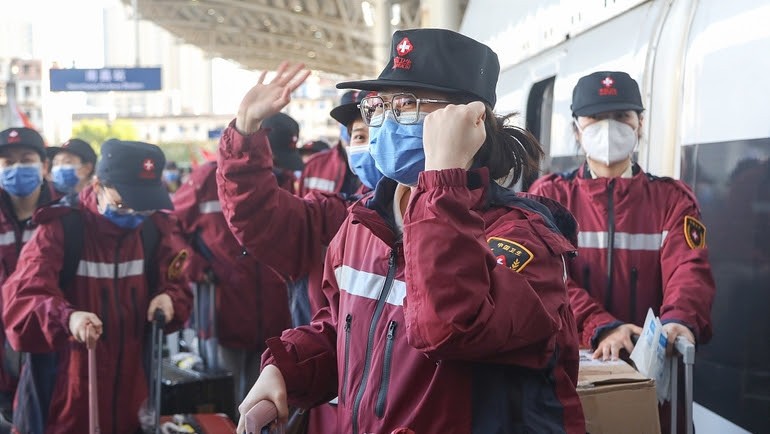 Çin’in pandemi etkisindeki en büyük şehri Shanghai’a 10 bin kişilik sağlıkçı takviyesi!