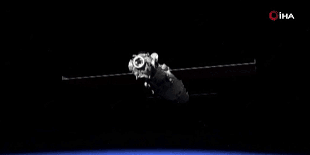 Çin’in uzay aracı istasyona kenetlendi