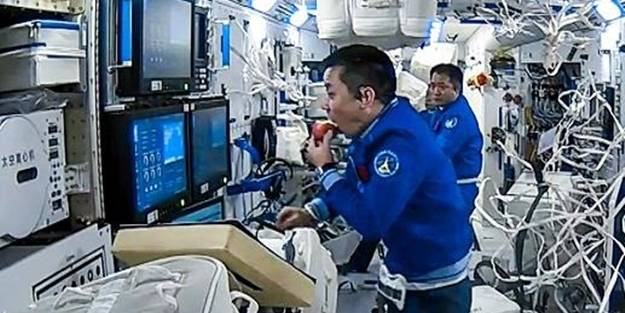 Çinli astronotların şaşırtan menüsü!