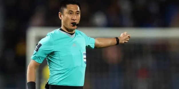 Çinli hakem Ning Ma, VAR tarihine geçti! Penaltıyı iptal ettikten sonra tribüne açıkladı!