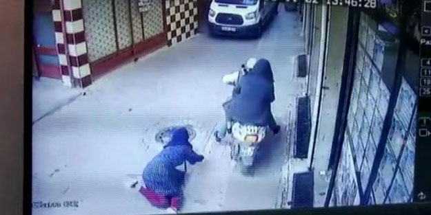 Çinli kadına gasp anı kamerada