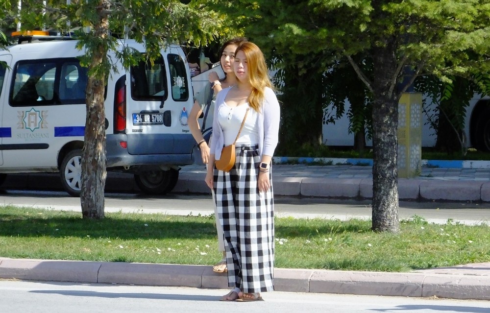 Çinli turistlerden saygı duruşu 