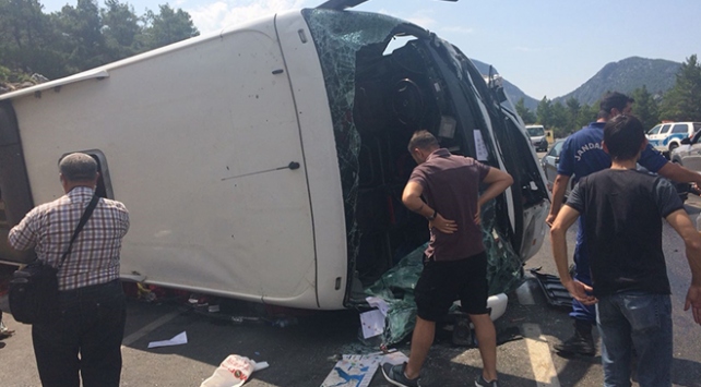 Çinli turistleri taşıyan otobüs kaza yaptı: 2 kişi öldü, 33 kişi yaralandı