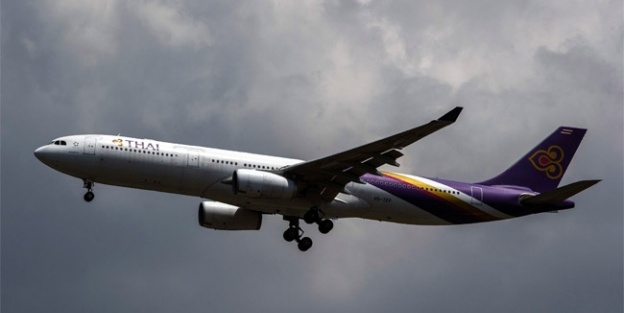 Çinli yolcu kabin görevlisini haşladı