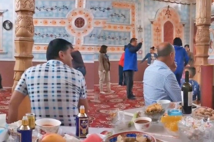 Çinliler, Müslümanların evlerine zorla giriyor... Mahremiyetin sıfır noktası: Doğu Türkistan... Dayak, cinsel şiddet ve tecavüze uğruyorlar