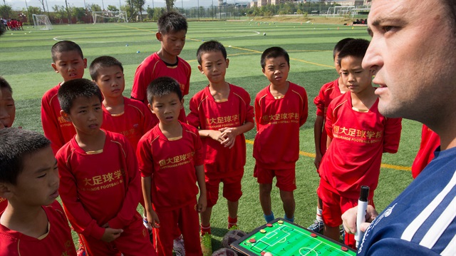 Çinliler şimdi de menajer transferine başladı