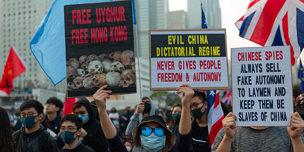 Hong Kong'da halk Doğu Türkistan'da zulüm gören Uygur Türkleri için sokağa indi!