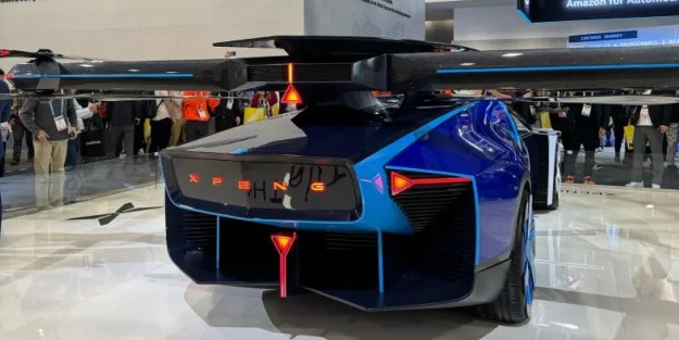 Çinlilerden trafikteki bölgeler için güvenlik: Trafik yoğunluğuna kesin çözüm! İşte merak edilen uçan süper araba!