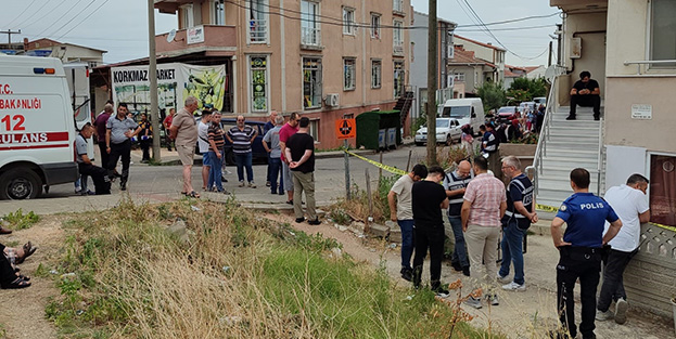 Cinnet getirdi, eşini ve çocuğunu öldürdü!