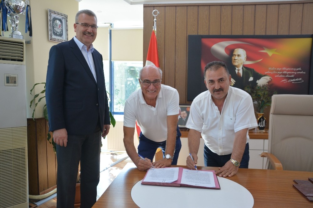 Cinoğlu Karacabey Belediyespor yönetimine katıldı 