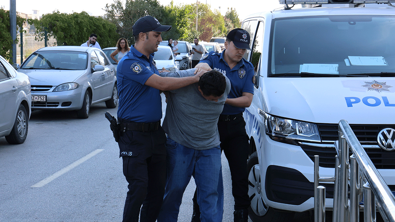 Cinsel içerikli görüntüleri 7 yaşındaki çocuğa izletti